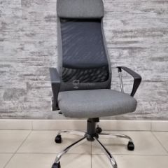 Кресло Barneo K-116 для персонала (серая ткань, черная сетка) в Когалыме - kogalym.mebel24.online | фото