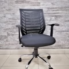 Кресло Barneo K-138 для персонала (черная ткань черная сетка) в Когалыме - kogalym.mebel24.online | фото
